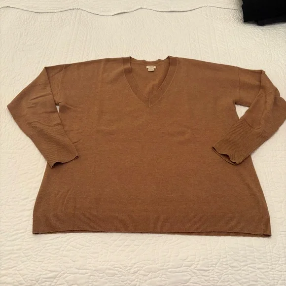 J crew camel khaki boyfriend sweater size medium vneck wool blend - Picture 2 of 5